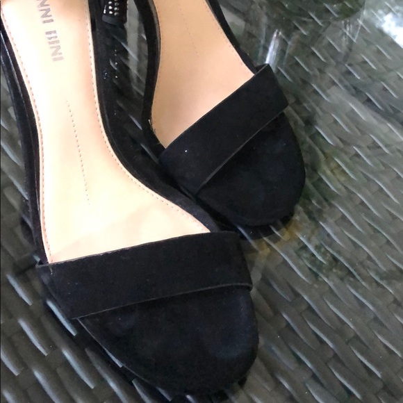Black suede Gianni Bini sandals with ankle strap - Picture 9 of 9